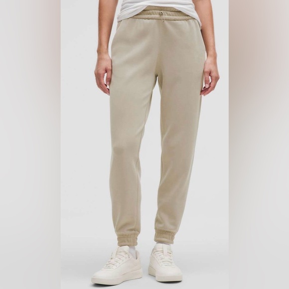 Lululemonđź’ŽBrushed Softstreme High-Rise Jogger Riverstone Tan Sz 4 Retail $128 - Picture 4 of 11
